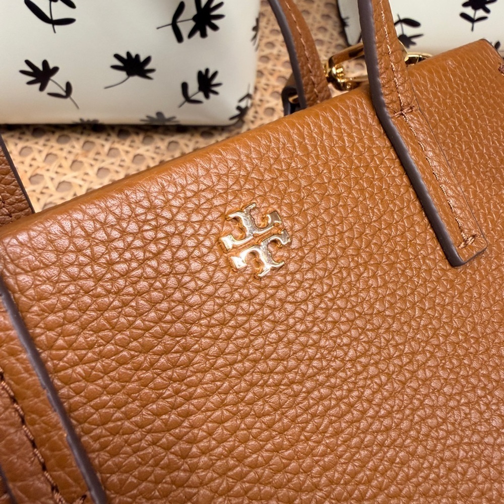 NWT！NEW! Tory Burch Blake Pebbled Leather Mini Top Handle Tote Crossbody-Tan - Picture 4 of 7